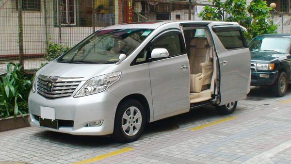 飛鷹租車七人 Alphard 車廂
