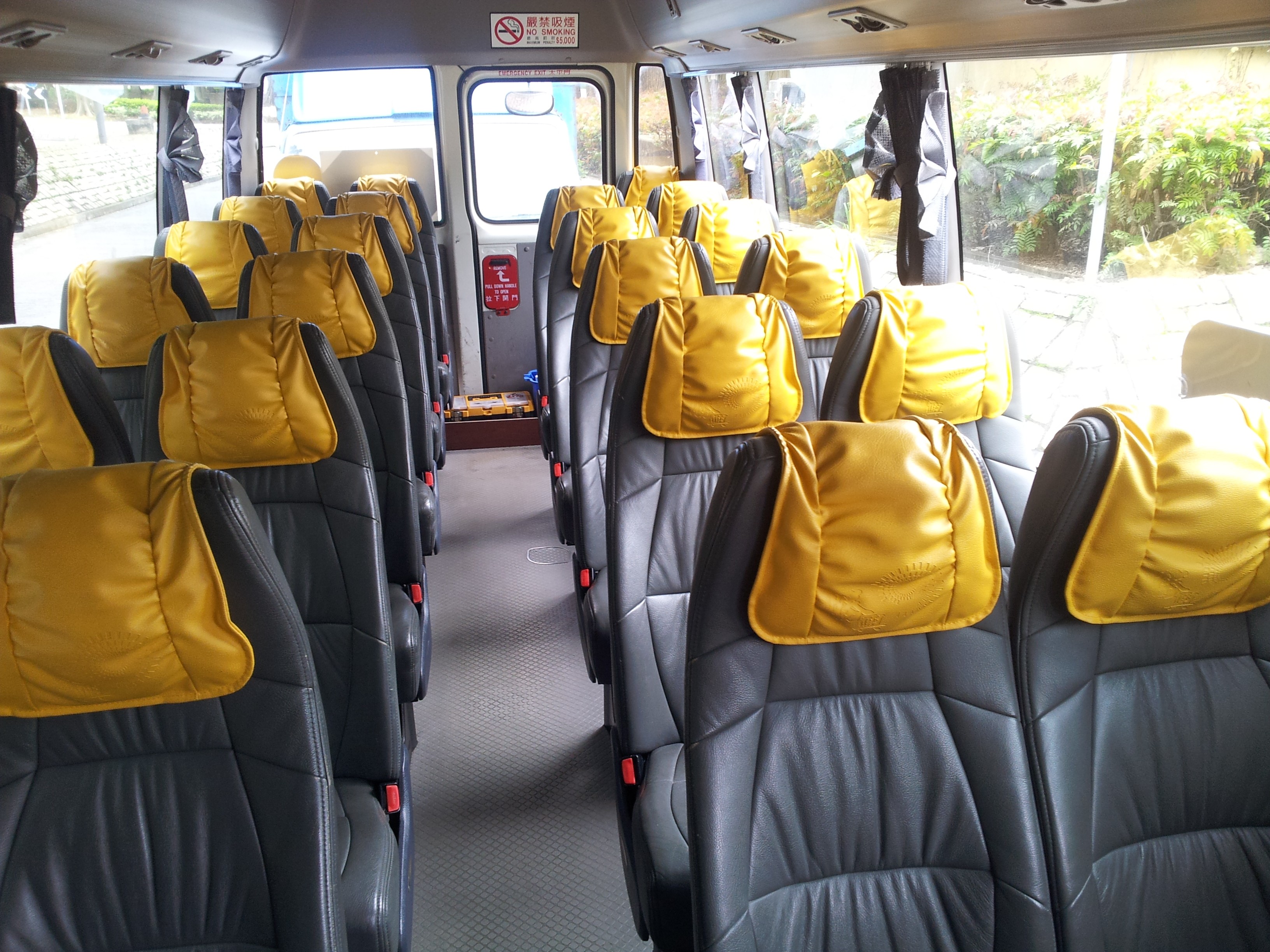 飛鷹租車旅遊巴車廂（6096）