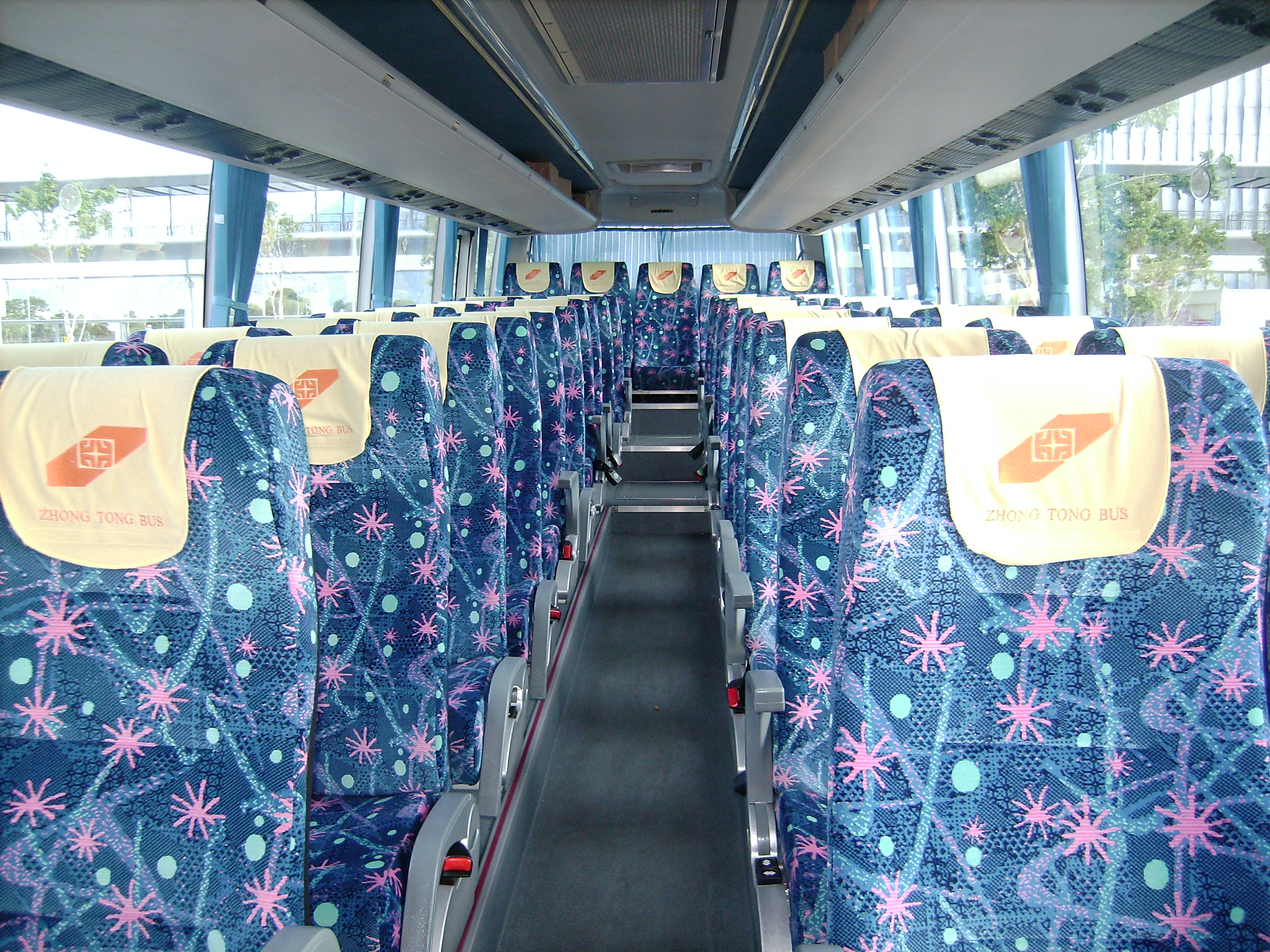 飛鷹租車旅遊巴車廂 NL3135