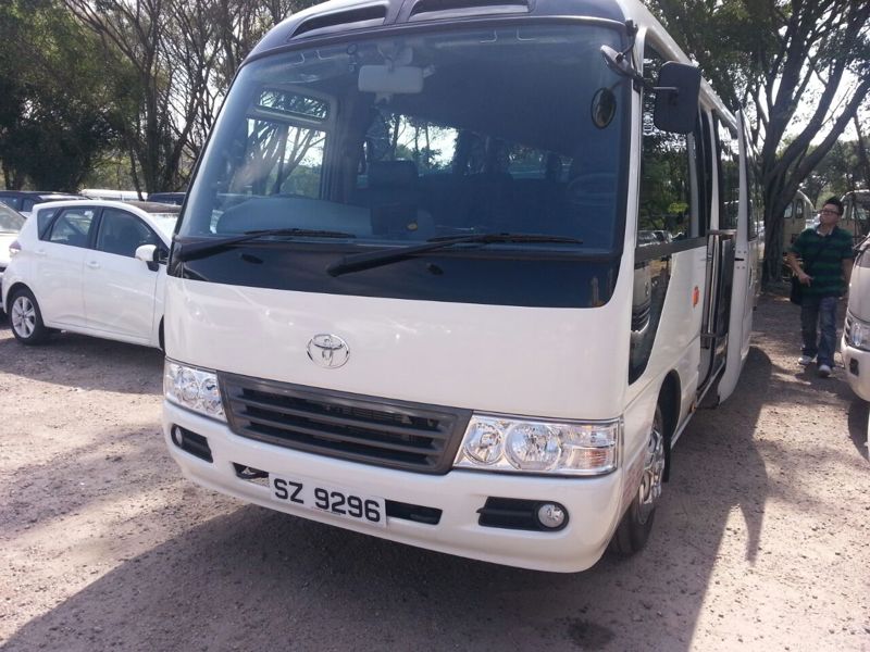 飛鷹租車小型旅遊巴外觀