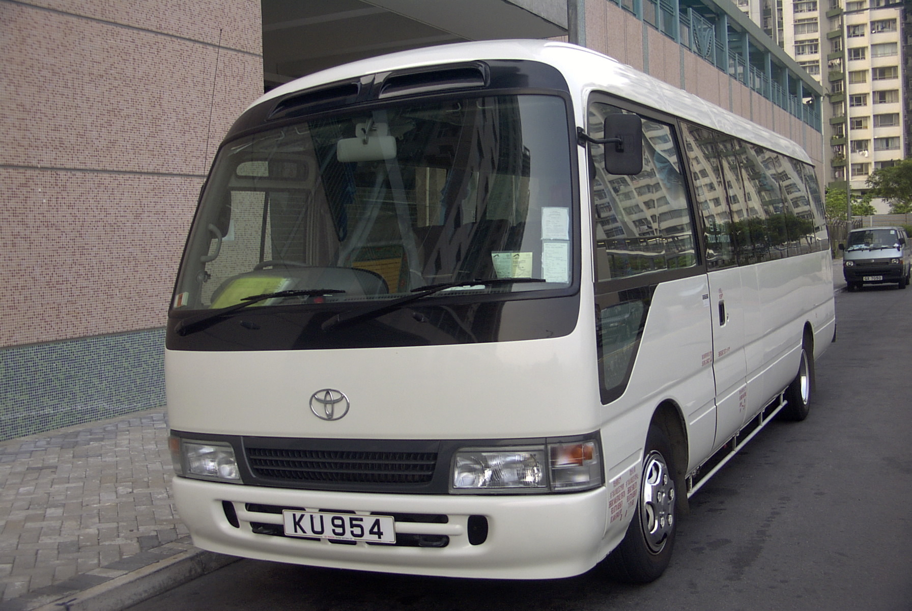 飛鷹租車小型旅遊巴外觀